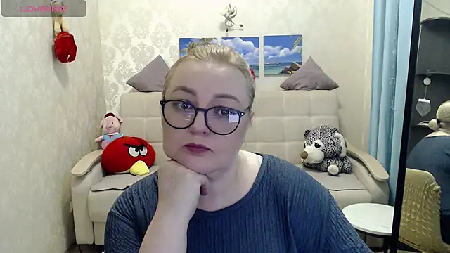 Snapshot of Meow_Milf chatting on June 22, 5:26 am Meow Milf online show from June 22, 5:26 am