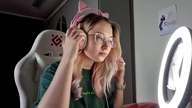 FunnyLila online show from June 28, 5:14 am