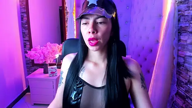Snapshot of Chloe_Crysstal chatting on July 1, 11:43 am Chloe Crysstal online show from July 1, 11:43 am
