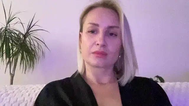 Snapshot of Delissaxx chatting on June 22, 7:11 pm Delissaxx online show from June 22, 7:11 pm