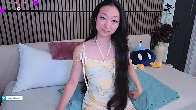 Snapshot of MySweetSofie chatting on July 12, 3:51 am MySweetSofie online show from July 12, 3:51 am