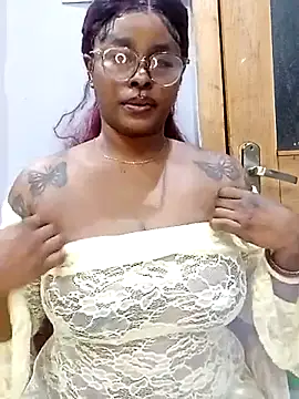 pearlsweetgirl online show from August 6, 10:54 am