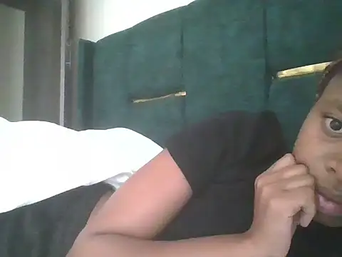 Snapshot of shinypussie chatting on June 25, 7:24 am shinypussie online show from June 25, 7:24 am