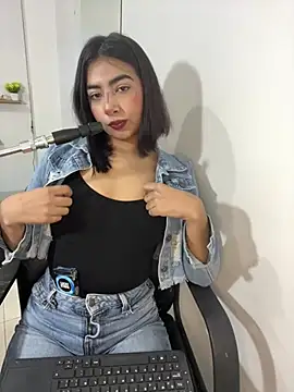 cherry skinnyy  online show from August 4, 3:00 am