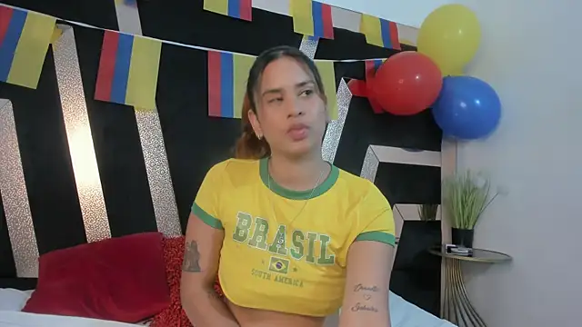 PauletteManson online show from June 23, 3:15 am