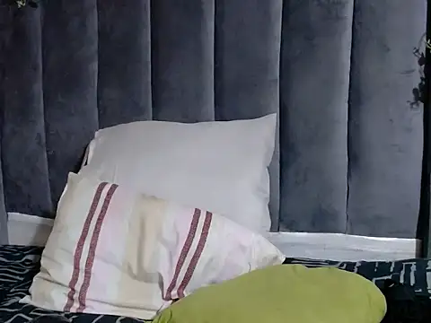 creamyslender23 online show from June 22, 7:11 pm