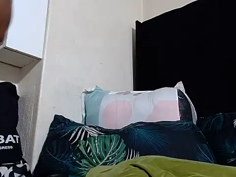 creamyslender23 online show from July 21, 8:59 am