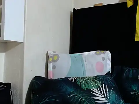 creamyslender23 online show from July 14, 8:59 pm