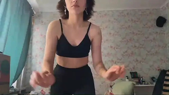 LilyChop online show from June 23, 8:01 am