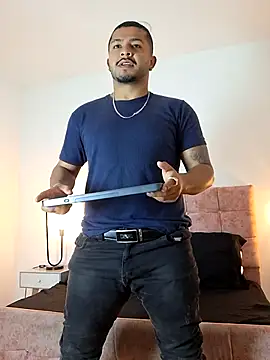 Snapshot of BrunoSilva_ chatting on July 17, 12:13 pm BrunoSilva online show from July 17, 12:13 pm