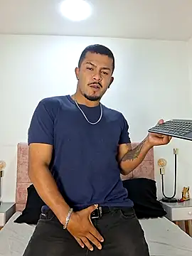 Snapshot of BrunoSilva_ chatting on June 27, 12:11 pm BrunoSilva online show from June 27, 12:11 pm