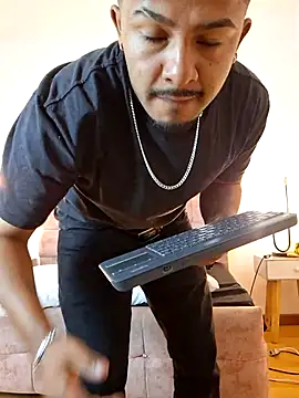 Snapshot of BrunoSilva_ chatting on July 14, 12:11 pm BrunoSilva online show from July 14, 12:11 pm