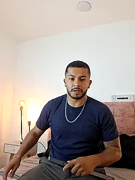 Snapshot of BrunoSilva_ chatting on August 1, 3:32 pm BrunoSilva online show from August 1, 3:32 pm