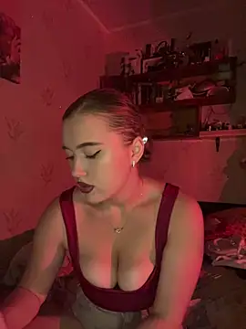 lyalyalii online show from July 25, 6:58 pm