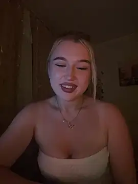 lyalyalii online show from July 9, 7:24 pm