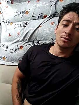 Snapshot of antony00R1 chatting on July 17, 8:17 pm antony00R1 online show from July 17, 8:17 pm