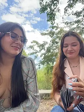 hanna mon online show from July 10, 2:50 pm