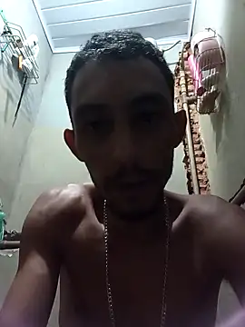 Snapshot of bruto23cm chatting on June 20, 8:36 pm bruto23cm online show from June 20, 8:36 pm