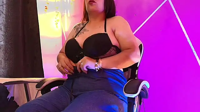 CurvyMilen online show from June 25, 8:14 pm