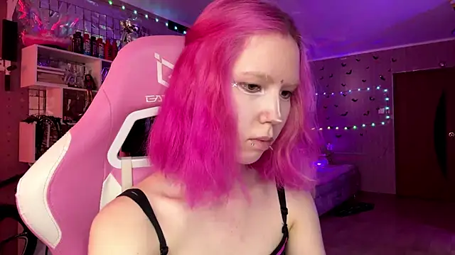 LiaaLuna online show from June 24, 1:32 pm