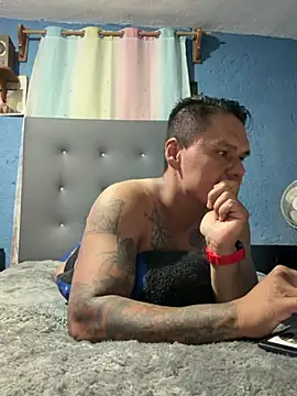 LatinoLeones online show from August 5, 4:39 am