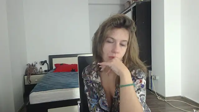 Snapshot of DedeSibel chatting on February 28, 10:41 am DedeSibel online show from February 28, 10:41 am