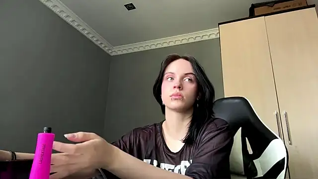 martinienjoyer online show from July 5, 8:43 am