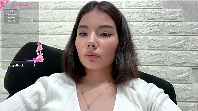 Snapshot of HolliMalory chatting on July 3, 9:10 pm HolliMalory online show from July 3, 9:10 pm