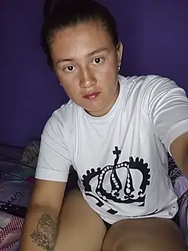 Snapshot of Emily_RoseM chatting on June 25, 4:43 am Emily RoseM online show from June 25, 4:43 am