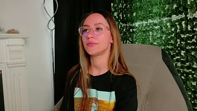 Nicole Bliss online show from July 7, 6:47 am
