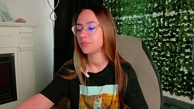 Nicole Bliss online show from July 7, 5:21 am