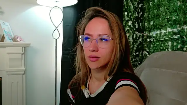 Nicole Bliss online show from July 9, 5:19 am