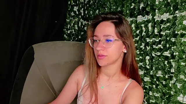 Nicole Bliss online show from July 3, 5:25 am