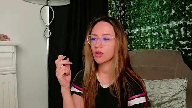 Nicole Bliss online show from July 17, 5:26 am