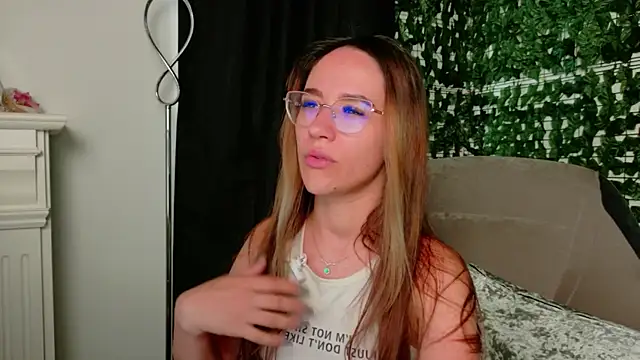 Nicole Bliss online show from July 16, 5:15 am
