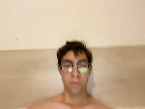 Snapshot of alexmb05 chatting on June 22, 7:27 am alexmb05 online show from June 22, 7:27 am