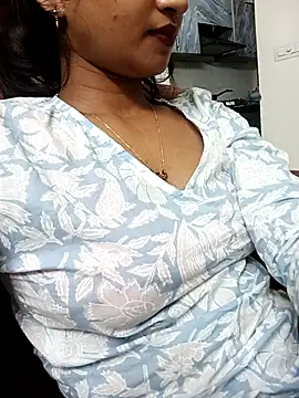 avii5 online show from August 5, 4:01 pm