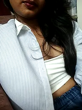 avii5 online show from July 5, 8:15 pm