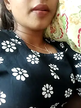 avii5 online show from July 31, 5:54 pm