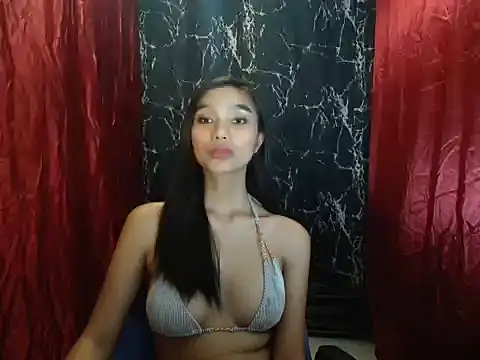 Snapshot of BlackBarbie4u chatting on December 20, 9:43 am BlackBarbie4u online show from December 20, 9:43 am