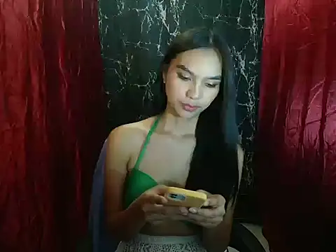 Snapshot of BlackBarbie4u chatting on December 20, 6:29 am BlackBarbie4u online show from December 20, 6:29 am