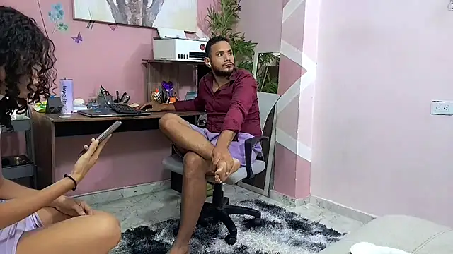Pineappleflipped online show from July 11, 2:12 am