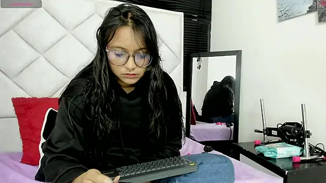 azul moonn online show from August 5, 4:28 am