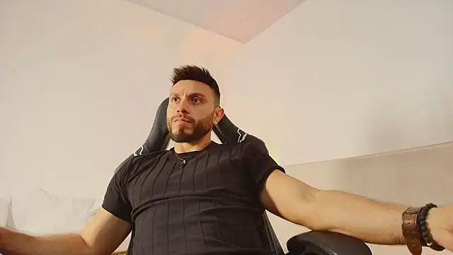 Mateo Vega  online show from June 24, 4:00 am