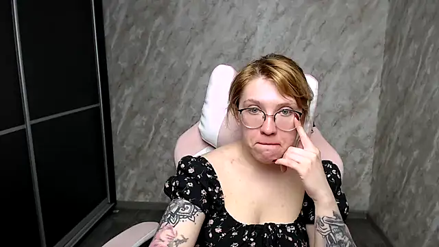 Reginasmilee online show from March 10, 11:12 am
