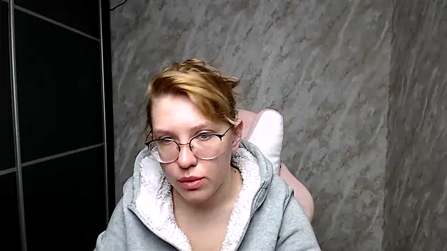 Reginasmilee online show from March 12, 2:52 am