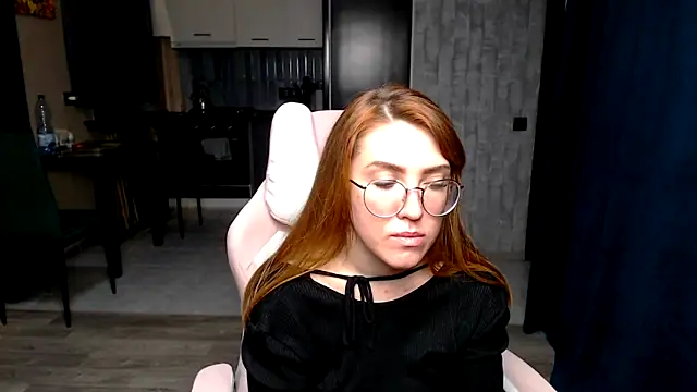 Reginasmilee online show from November 17, 1:15 pm