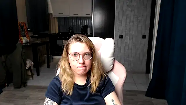 Reginasmilee online show from September 16, 12:00 am