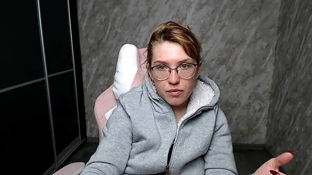Reginasmilee online show from March 13, 3:44 am
