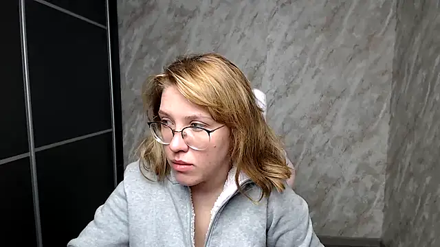 Reginasmilee online show from March 14, 3:15 am